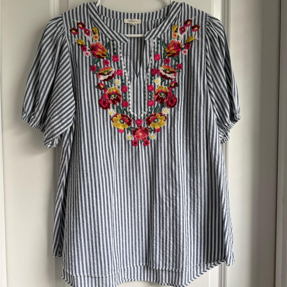 JODIFL Navy and White blouse w/ flower detail